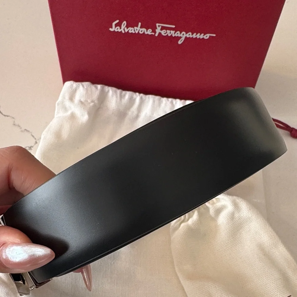 Salvatore Ferragamo Black Belt with Silver Logo Buckle - Picture 4 of 4